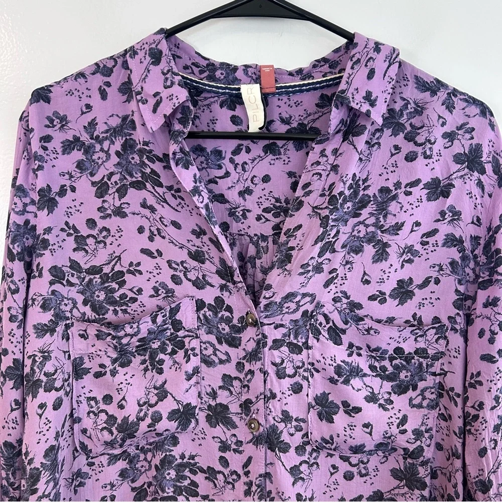 Pilcro Anthropologie Purple Floral Button Down Silky Collared Shirt Size Small